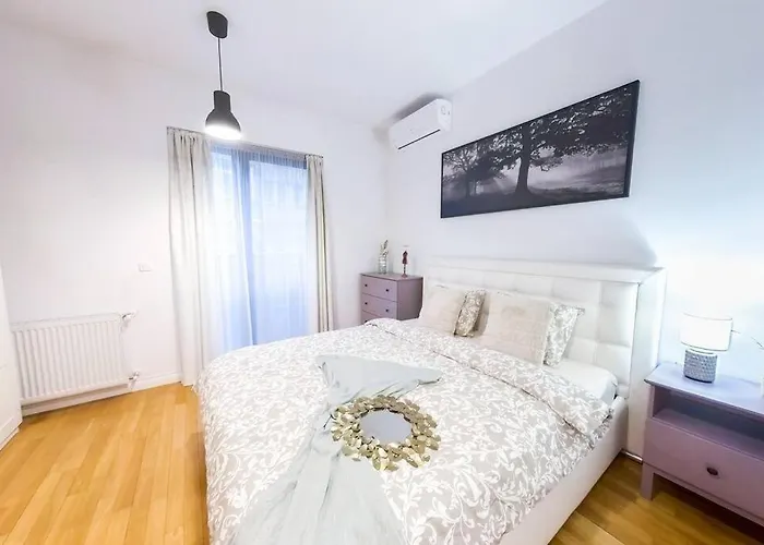 Old Town Spacious Bükreş