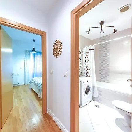 Old Town Spacious Apartment *